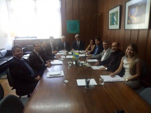 Os PLC's foram entregues em reunião nesta quinta-feira (9), na Casa Civil do Estado de São Paulo, com a presença do presidente do Sindasp, Daniel Grandolfo; juntamente com o diretor de Comunicação do sindicato, Ismael Manoel dos Santos; o diretor de Saúde, Carlos Alberto Bongiovani Peretti; a advogada da entidade, Eliane Leal, que foi quem concluiu os projetos dentro da legalidade; e o presidente do Sindicado dos Agentes de Escolta e Vigilância Penitenciária (AEVPs), Antonio Pereira.   Representando o Estado, participaram o secretário de Administração Penitenciária (SAP), Dr. Lourival Gomes; o secretário de Estado do Planejamento, Julio Semeghini; o secretário adjunto da Casa Civil, José do Carmo Mendes Júnior; a secretária adjunta do Planejamento, Dra. Cibele Franzese; o diretor do Departamento de Recursos Humanos (DRHU) da SAP, José Benedito da Silva; e o chefe de gabinete do secretário da SAP, Dr. Amador Donizeti Valero