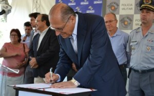 Geraldo Alckmin assinou o decreto no último dia 4, durante entrega de viaturas em Campinas