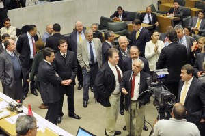 Plenário da Assembleia na noite desta terça-feira, 3/6