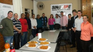 Diretores  e amigos do Sindespe reunidos para inauguração da nova sede